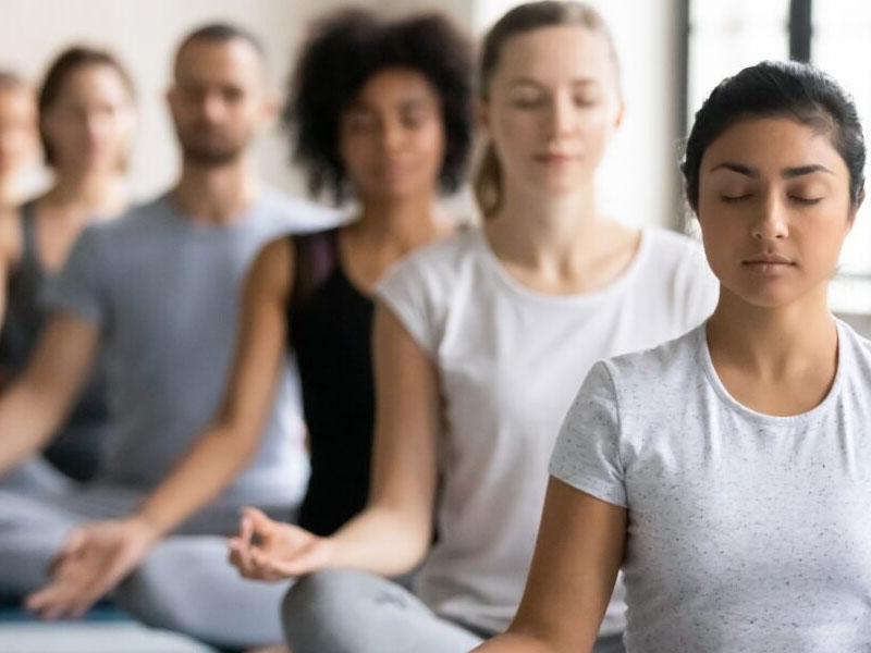 یوگا و ورزشهای کششی: انعطافپذیری و سلامتی بیشتر یوگا و ورزشهای کششی: انعطافپذیری و سلامتی بیشتر